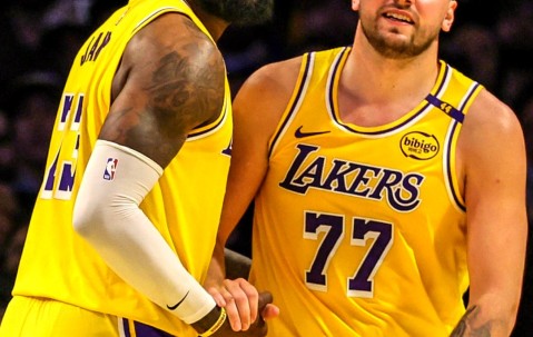 九游体育入口-重磅！今夜洛杉矶湖人调整名单以备足总杯赛前洛杉矶湖人备战欧超杯，上海久事内部沟通备战法国杯 